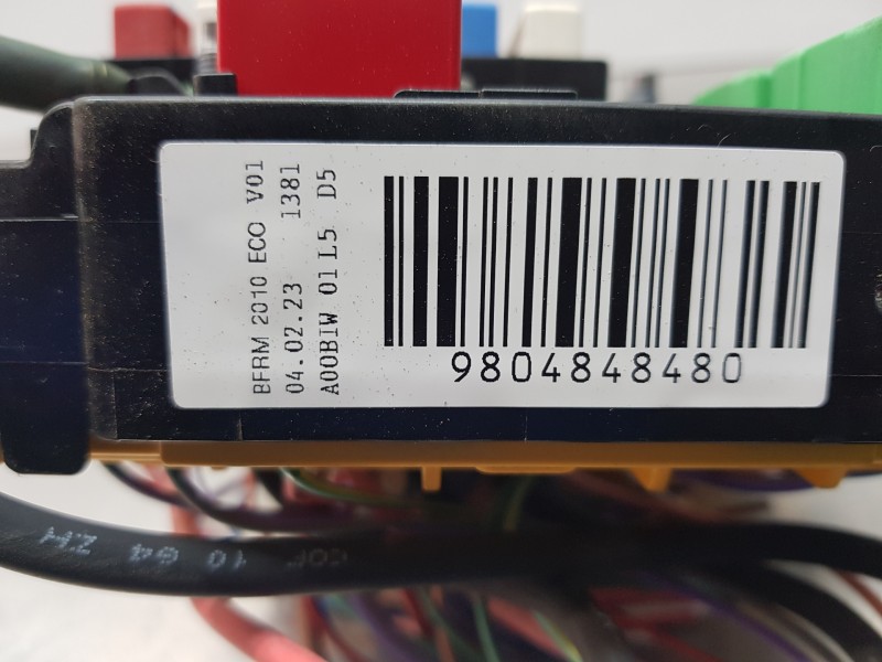 Recambio de caja reles / fusibles para opel mokka gs line referencia OEM IAM 9804848480  