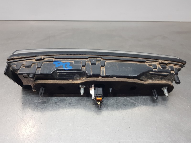 Recambio de piloto trasero derecho interior para opel mokka gs line referencia OEM IAM 9833944580  