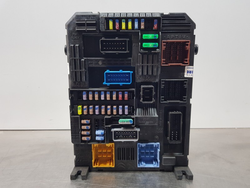 Recambio de caja reles / fusibles para opel mokka gs line referencia OEM IAM 9832880380 BSIEL4 