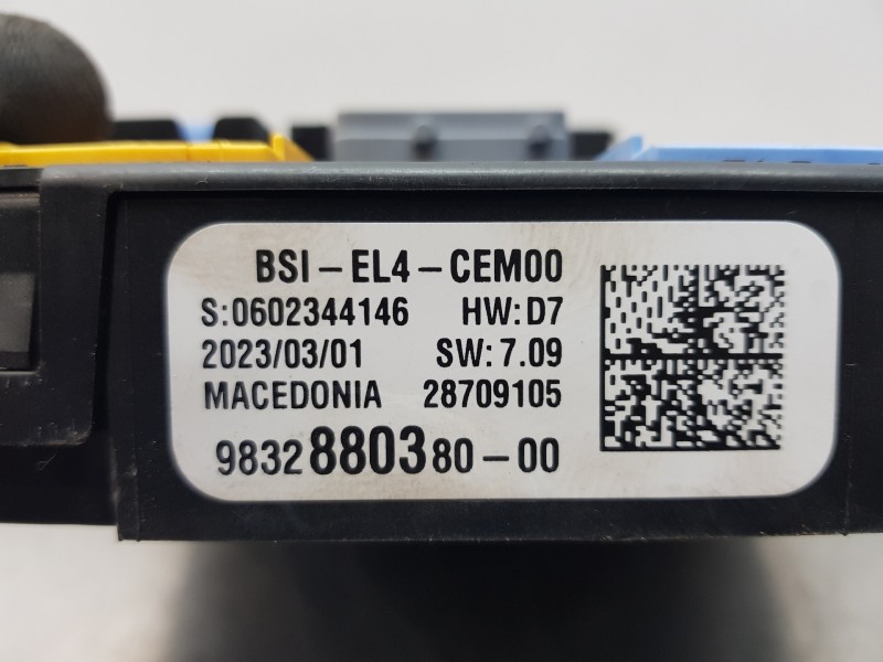 Recambio de caja reles / fusibles para opel mokka gs line referencia OEM IAM 9832880380 BSIEL4 
