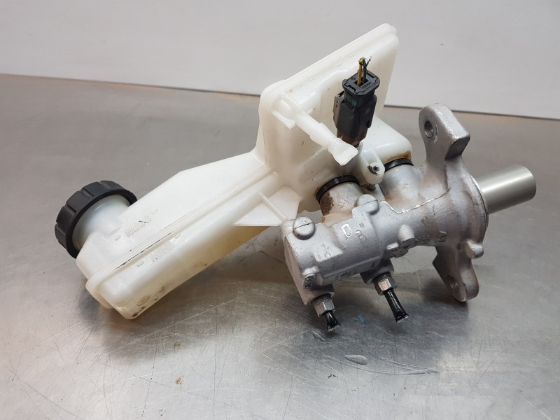 Recambio de bomba freno para opel mokka gs line referencia OEM IAM 32672071  