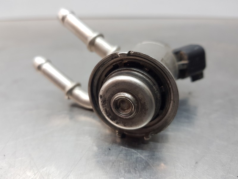 Recambio de inyector para peugeot partner standard 600kg referencia OEM IAM 9842811780  