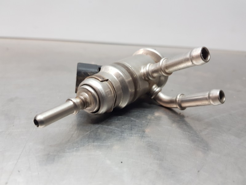 Recambio de inyector para peugeot partner standard 600kg referencia OEM IAM 9842811780  