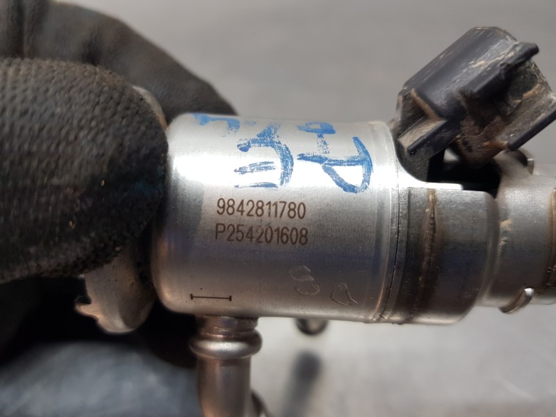 Recambio de inyector para peugeot partner standard 600kg referencia OEM IAM 9842811780  