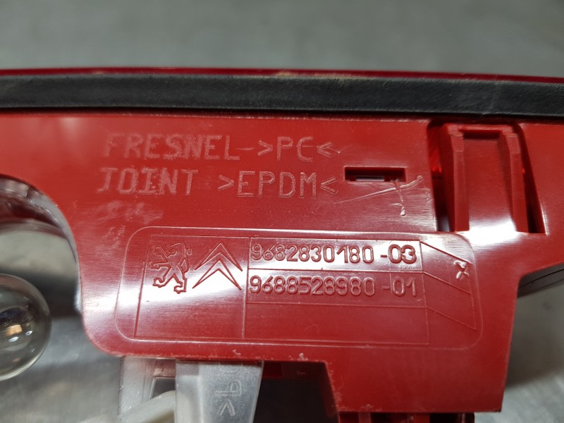Recambio de luz central de freno para peugeot partner standard 600kg referencia OEM IAM 9682830180 9688528980 
