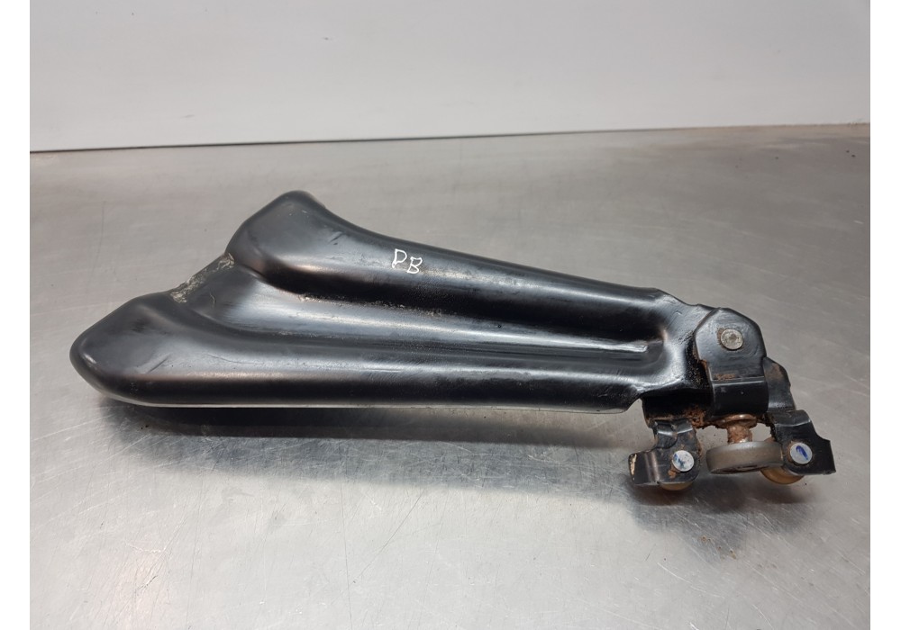 Recambio de soporte / guia puerta corredera para peugeot partner standard 600kg referencia OEM IAM 9816964880  