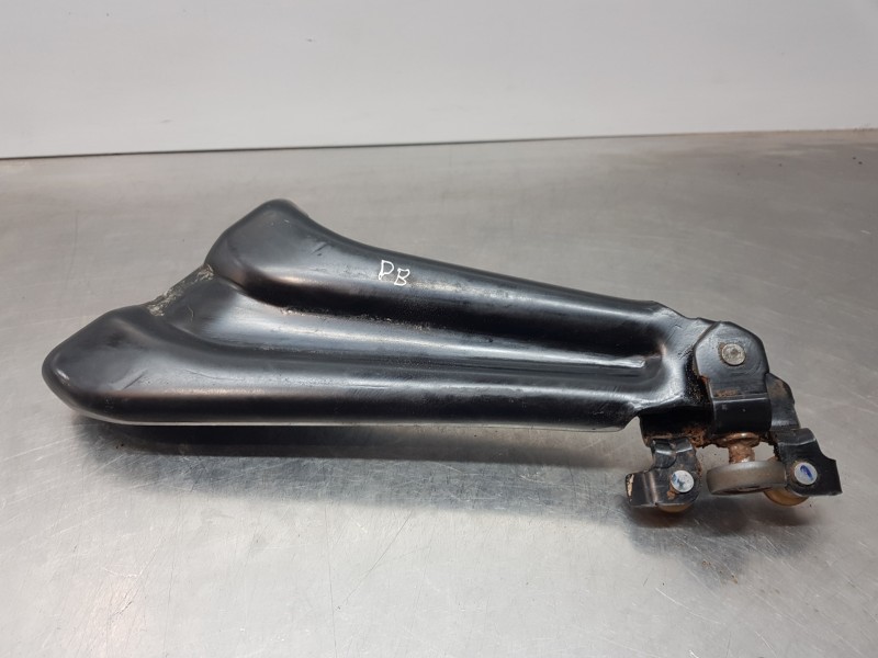 Recambio de soporte / guia puerta corredera para peugeot partner standard 600kg referencia OEM IAM 9816964880  