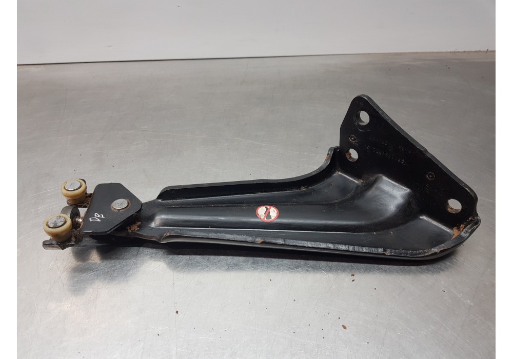 Recambio de soporte / guia puerta corredera para peugeot partner standard 600kg referencia OEM IAM 9816964880  