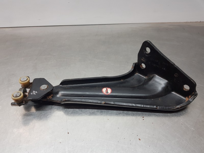 Recambio de soporte / guia puerta corredera para peugeot partner standard 600kg referencia OEM IAM 9816964880  