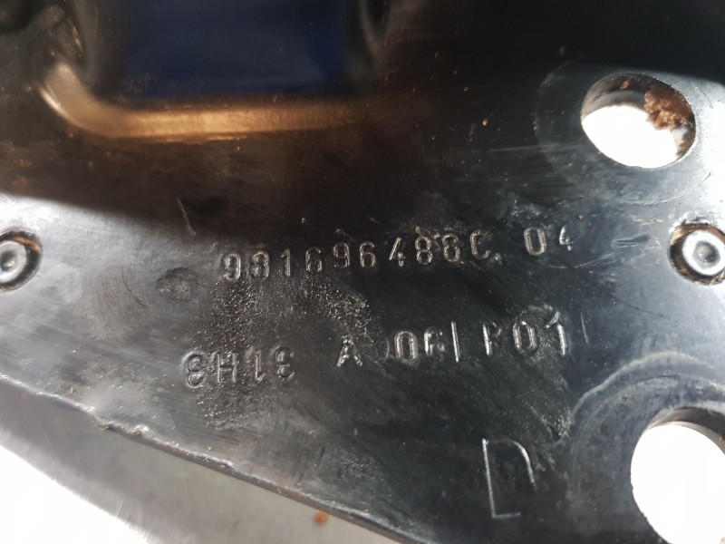 Recambio de soporte / guia puerta corredera para peugeot partner standard 600kg referencia OEM IAM 9816964880  