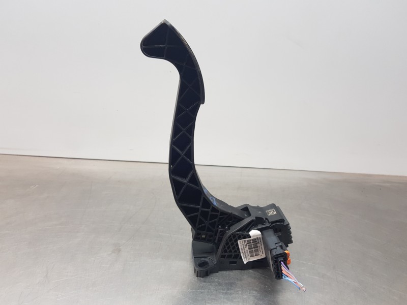 Recambio de pedal acelerador para peugeot partner standard 600kg referencia OEM IAM 9854066180  