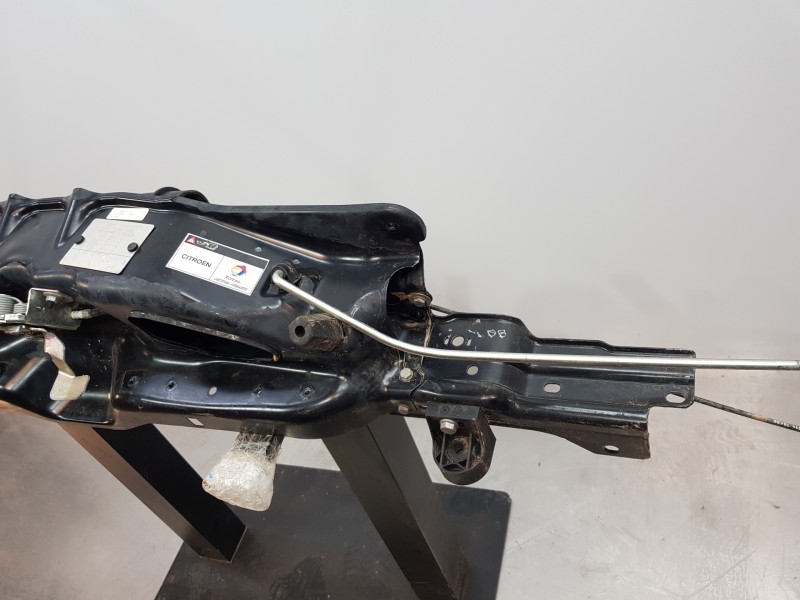 Recambio de travesaño superior para citroen jumper kasten l2h2 referencia OEM IAM 1675069780  