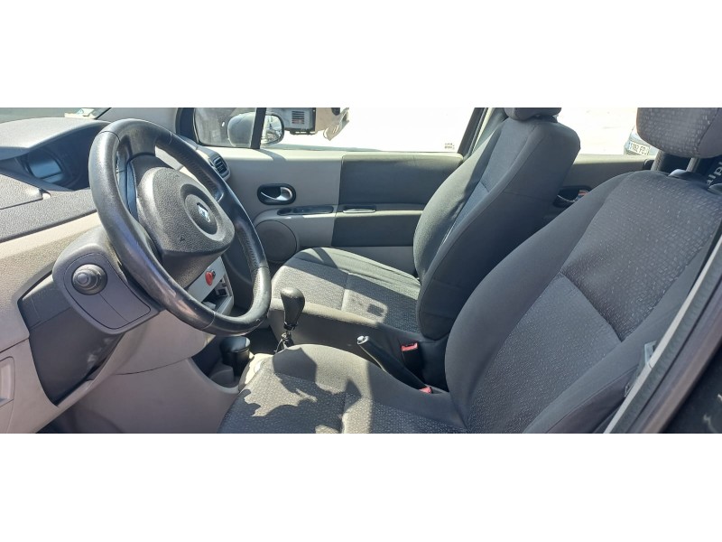 renault modus del año 2004