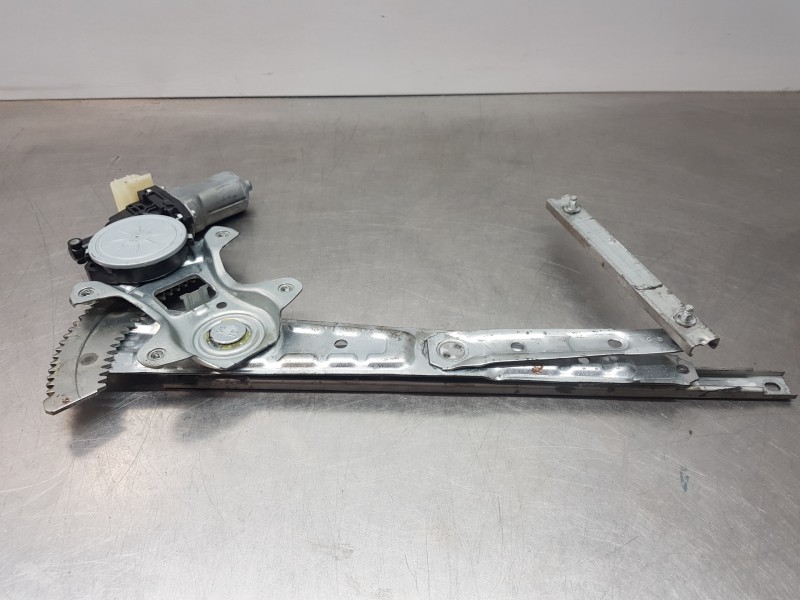 Recambio de elevalunas trasero derecho para nissan x-trail (t32) acenta referencia OEM IAM 827301BA0A 827204CA0A 2621004650