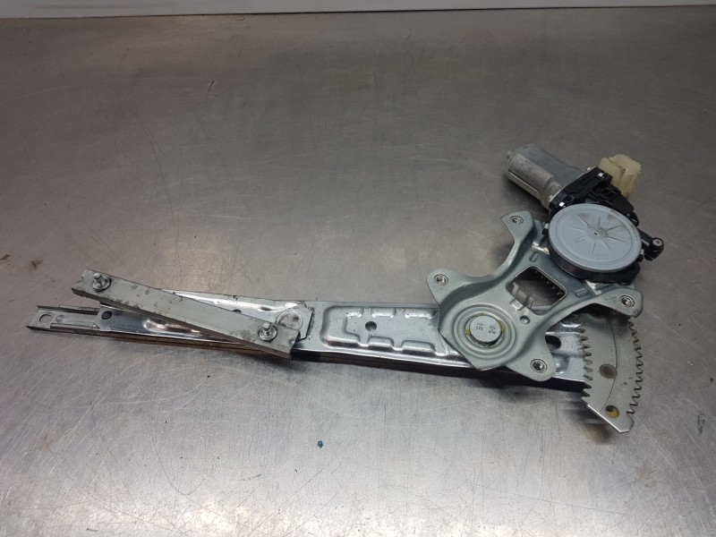 Recambio de elevalunas trasero izquierdo para nissan x-trail (t32) acenta referencia OEM IAM 827311BA0A 2621004660 827311BA0A