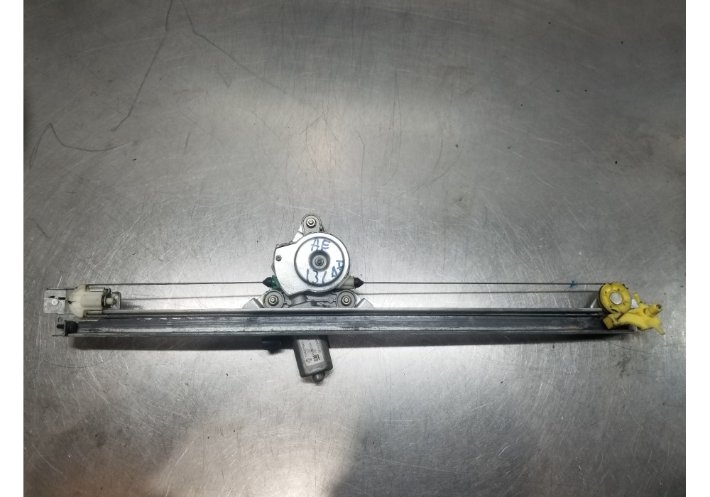 Recambio de elevalunas delantero izquierdo para renault trafic caja cerrada (ab 4.01) furgón ii referencia OEM IAM 7700311820  