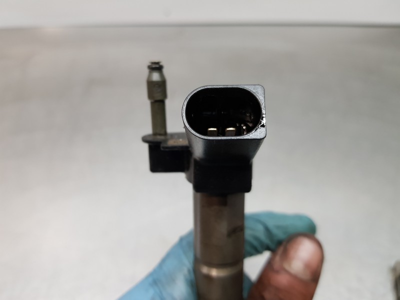 Recambio de inyector para bmw serie 1 coupe (e82) 123d referencia OEM IAM 7800599 0445117001 