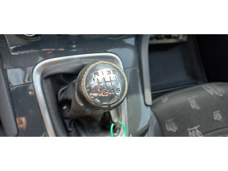 peugeot 5008 del año 2015