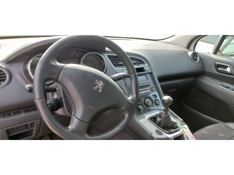 peugeot 5008 del año 2015