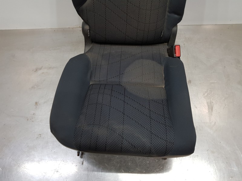 Recambio de asientos trasero derecho para peugeot partner kasten premium referencia OEM IAM 8846W9 1611817680 8846X1