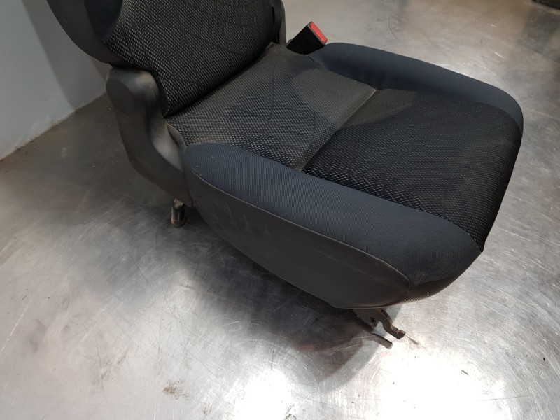 Recambio de asientos trasero derecho para peugeot partner kasten premium referencia OEM IAM 8846W9 1611817680 8846X1