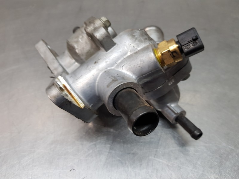 Recambio de termostato para hyundai kona suv referencia OEM IAM 2563004600  