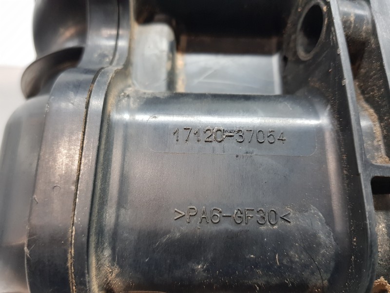 Recambio de colector admision para toyota auris hybrid referencia OEM IAM 1712037054  