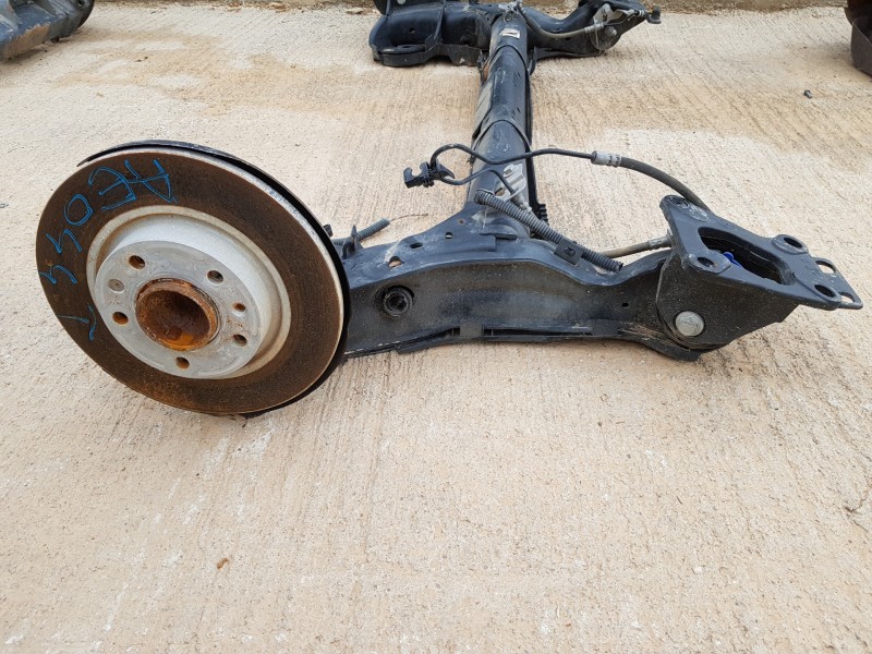 Recambio de puente trasero para peugeot partner standard 600kg referencia OEM IAM 9822649880  