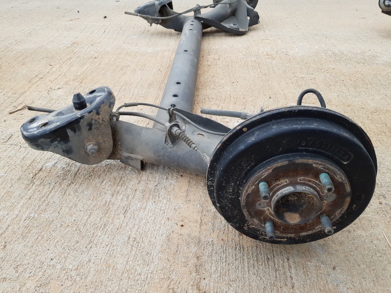 Recambio de puente trasero para ford fiesta (cb1) active referencia OEM IAM 1805867 8V515K952CL 