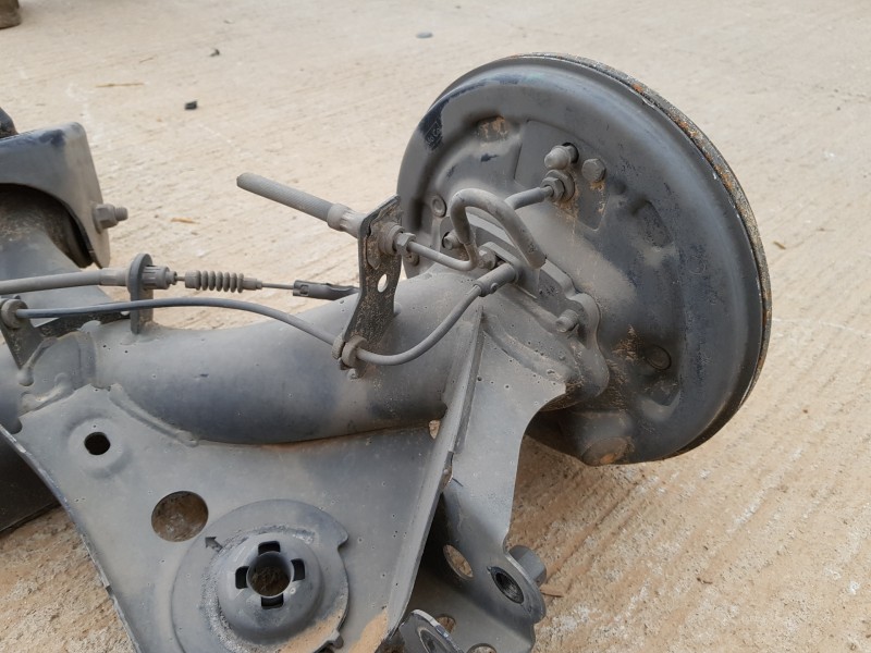 Recambio de puente trasero para ford fiesta (cb1) active referencia OEM IAM 1805867 8V515K952CL 