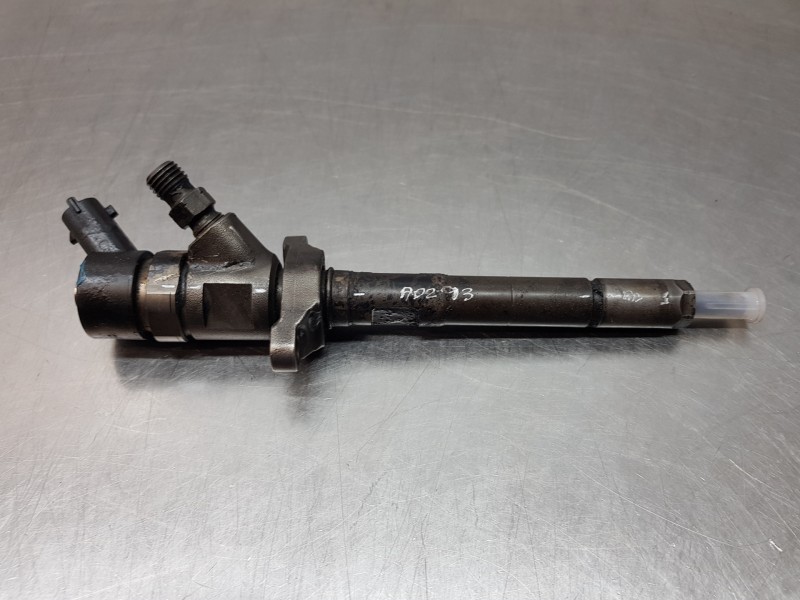 Recambio de inyector para ford focus lim. (cb4) trend referencia OEM IAM 0445110259  