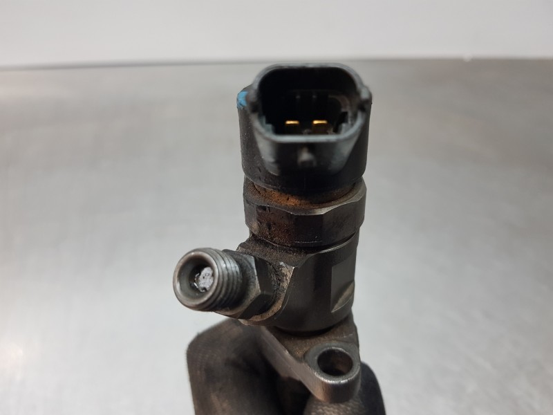 Recambio de inyector para ford focus lim. (cb4) trend referencia OEM IAM 0445110259  