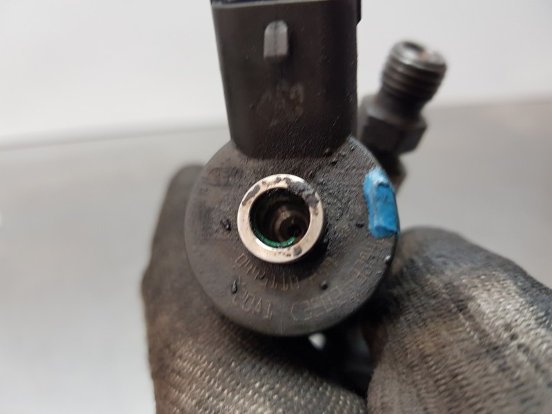 Recambio de inyector para ford focus lim. (cb4) trend referencia OEM IAM 0445110259  