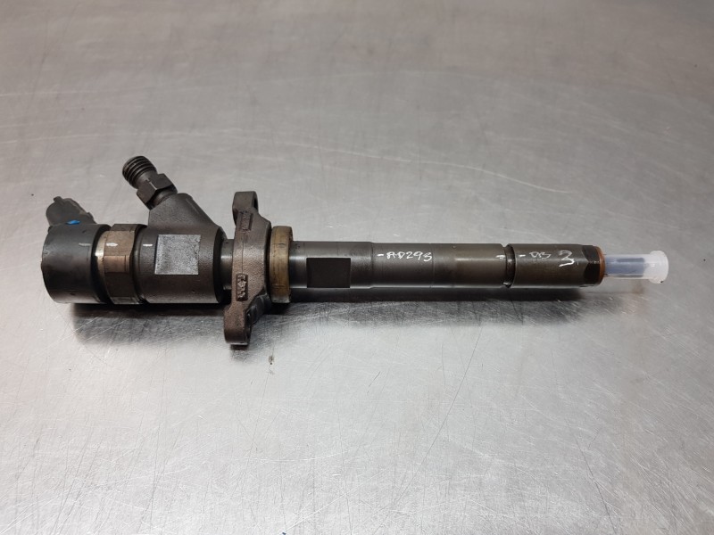 Recambio de inyector para ford focus lim. (cb4) trend referencia OEM IAM 0445110259  