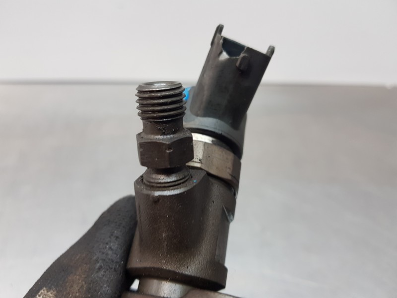 Recambio de inyector para ford focus lim. (cb4) trend referencia OEM IAM 0445110259  
