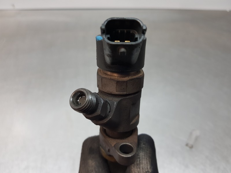 Recambio de inyector para ford focus lim. (cb4) trend referencia OEM IAM 0445110259  