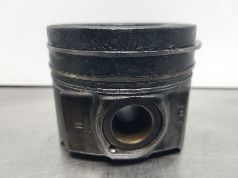 Recambio de piston para peugeot boxer combi bus referencia OEM IAM 1612731880  