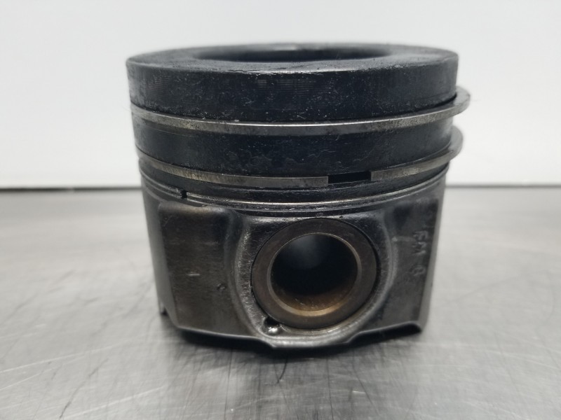 Recambio de piston para peugeot boxer combi bus referencia OEM IAM 1612731880  