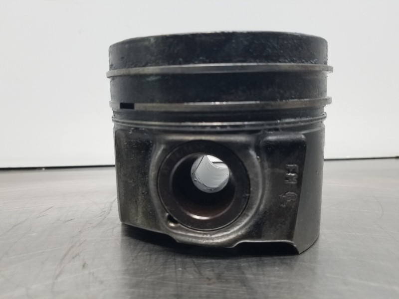 Recambio de piston para peugeot boxer combi bus referencia OEM IAM 1612731880  
