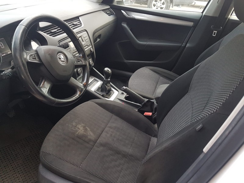 skoda octavia lim. (5e3) del año 2013