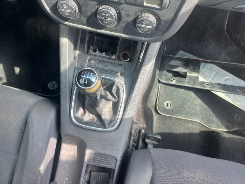 volkswagen golf v berlina (1k1) del año 2006