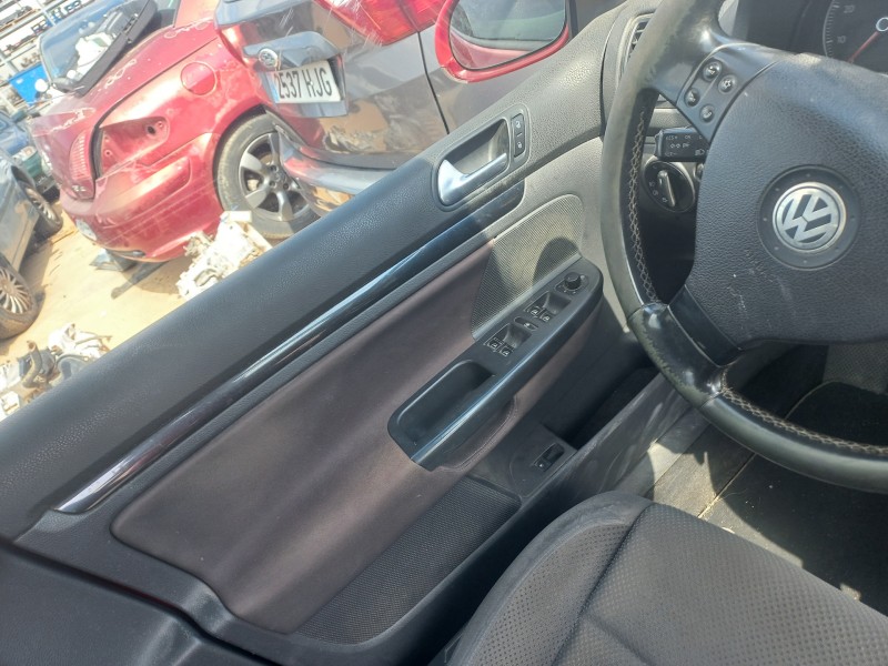 volkswagen golf v berlina (1k1) del año 2006