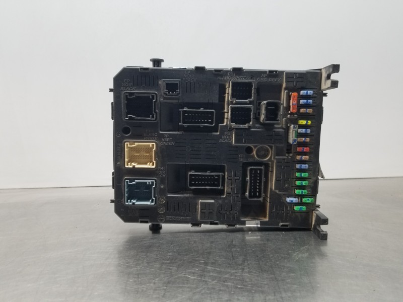 Recambio de caja reles / fusibles para peugeot partner kasten premium referencia OEM IAM 9664059080 28120836 28119246