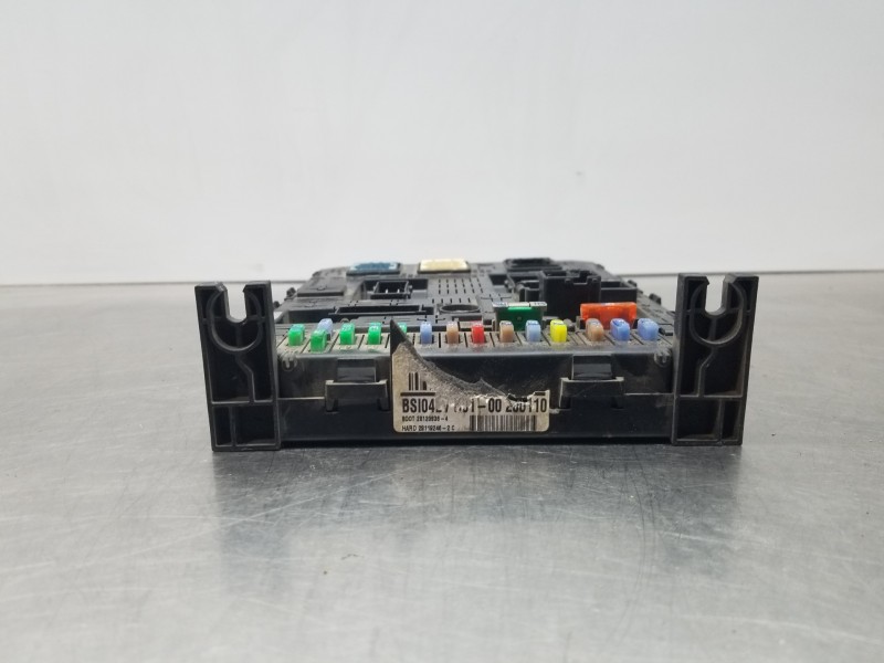 Recambio de caja reles / fusibles para peugeot partner kasten premium referencia OEM IAM 9664059080 28120836 28119246