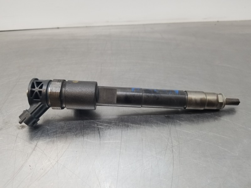 Recambio de inyector para toyota auris active referencia OEM IAM 236700N050 0445110699 