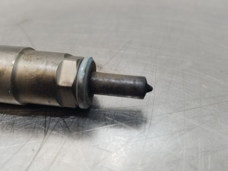 Recambio de inyector para toyota auris active referencia OEM IAM 236700N050 0445110699 