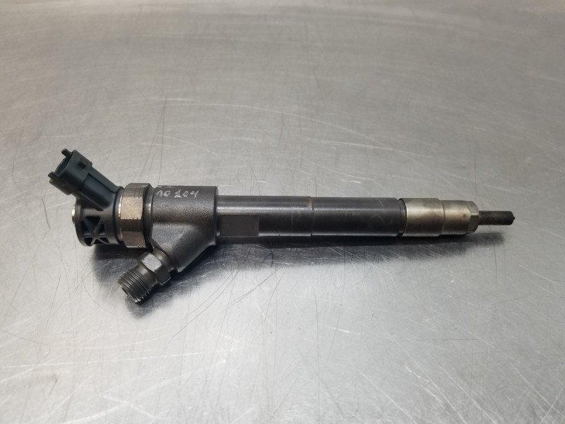 Recambio de inyector para toyota auris active referencia OEM IAM 236700N050 0445110699 