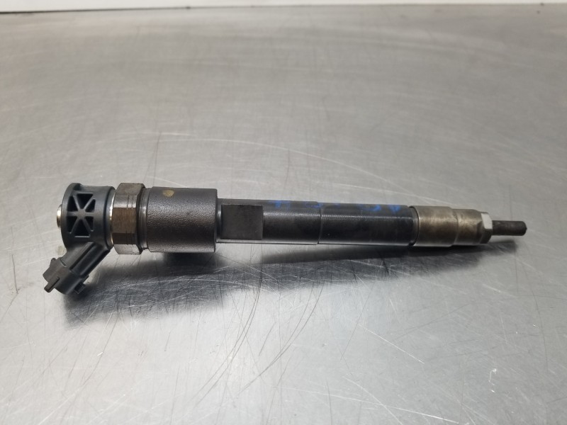 Recambio de inyector para toyota auris active referencia OEM IAM 236700N050 0445110699 