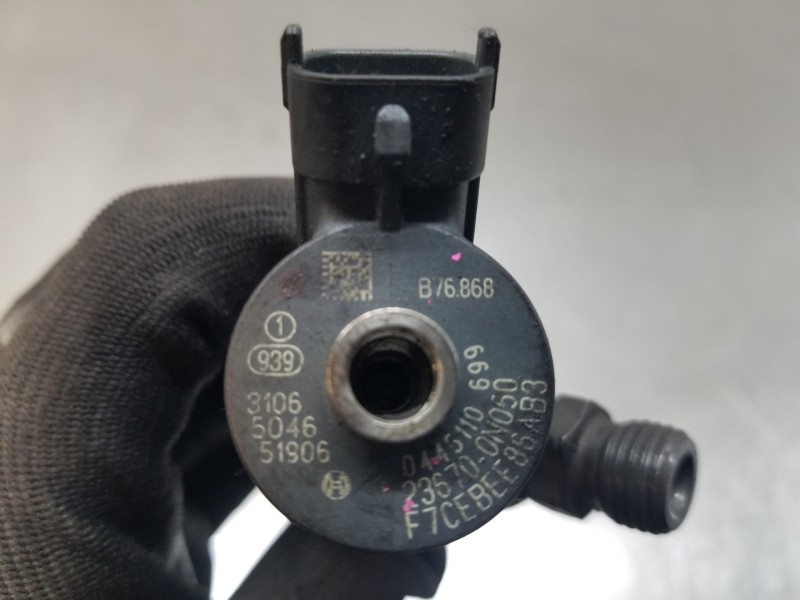 Recambio de inyector para toyota auris active referencia OEM IAM 236700N050 0445110699 