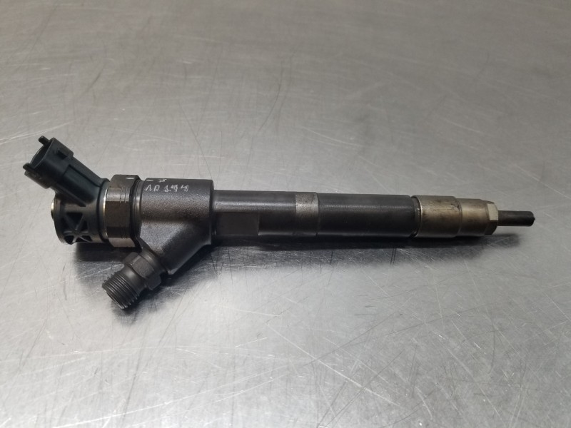 Recambio de inyector para toyota auris active referencia OEM IAM 236700N050 0445110699 